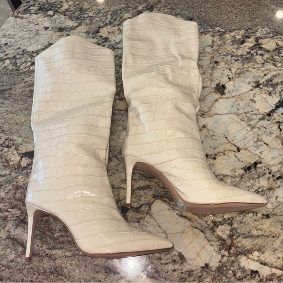SCHUTZ Cream Heeled Boots with Croc-Embossed Texture - Picture 11 of 11